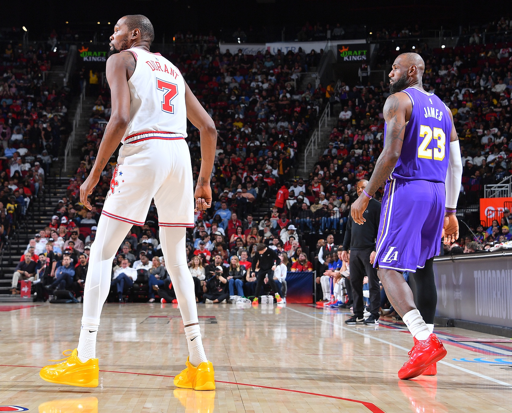 开云首页登录-张佳玮谈火湖：詹杜此前交手最多打5场 14总决若遇上就是巅峰对决